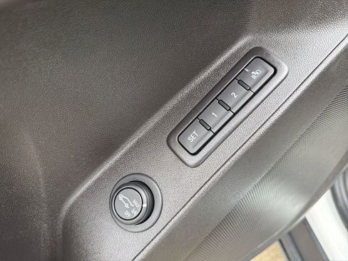 Used 2019 Chevrolet Equinox Premier w/ LPO, Floor Liner Package image 17