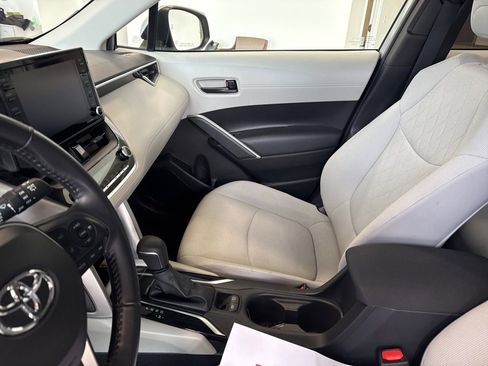 Used 2022 Toyota Corolla Cross LE image 12