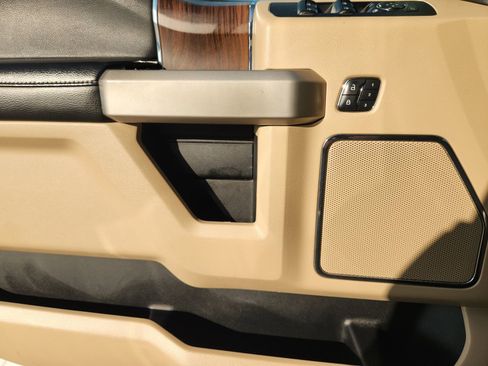 Used 2015 Ford F150 Lariat w/ Equipment Group 501A Mid image 25