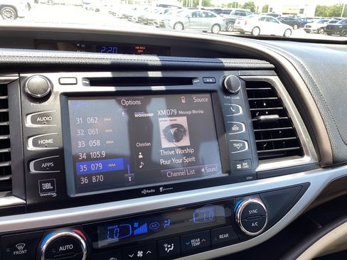 Used 2014 Toyota Highlander Limited Platinum AWD/4WD image 19