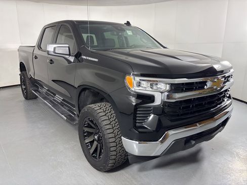 Used 2024 Chevrolet Silverado 1500 LT w/ Protection Package RWD image 2