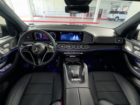 Used 2025 Mercedes-Benz GLS 450 4MATIC image 23