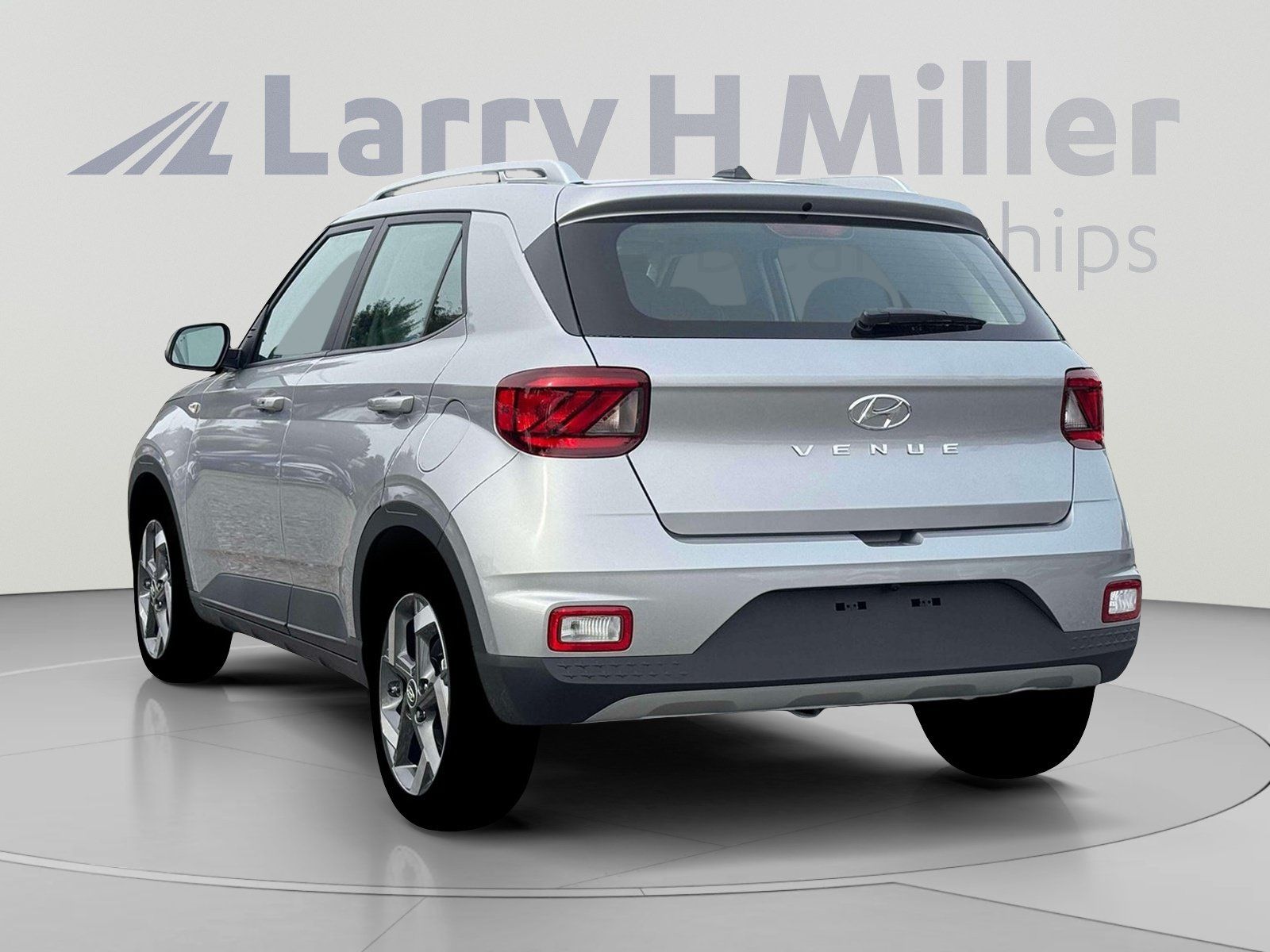 Used 2026 Hyundai Venue SEL FWD image 5