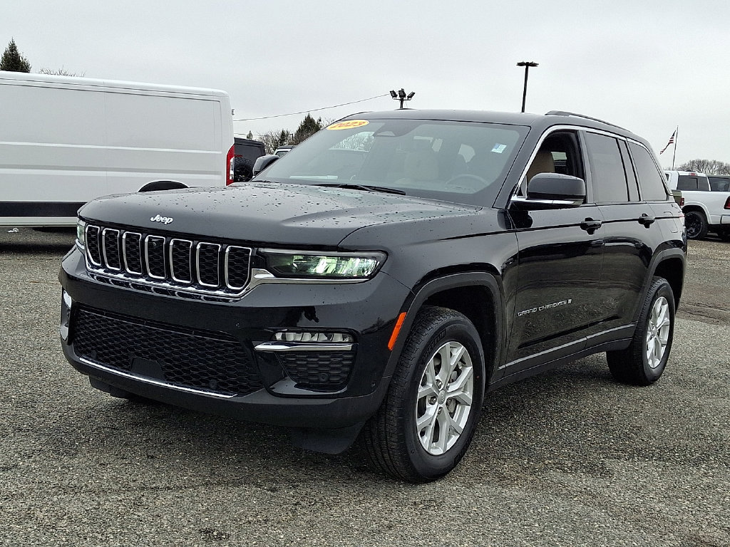 Used 2023 Jeep Grand Cherokee Limited w/ Luxury Tech Group II AWD/4WD image 5