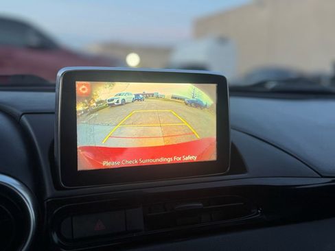 Used 2018 FIAT 124 Spider Lusso w/ Navigation & Sound Group image 12