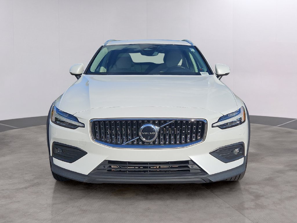 Used 2023 Volvo V60 B5 Cross Country Plus AWD/4WD image 2