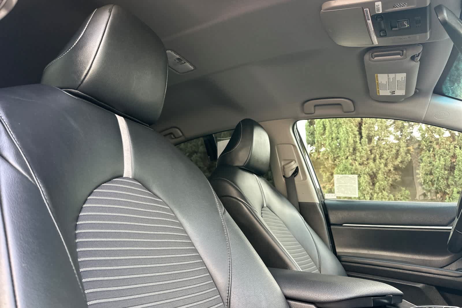 Used 2020 Toyota Camry SE FWD image 17