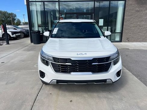 Used 2024 Kia Seltos LX AWD/4WD image 3