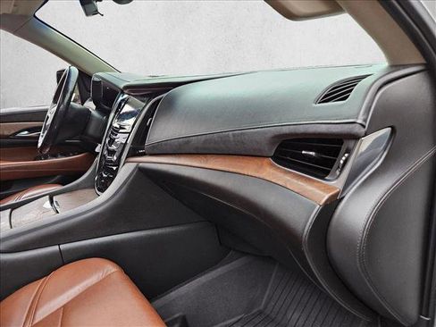 Used 2018 Cadillac Escalade Luxury image 27
