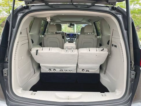 Used 2019 Chrysler Pacifica Limited w/ Advanced Safetytec Group FWD image 25