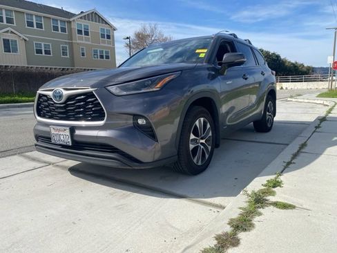 Used 2021 Toyota Highlander XLE image 4