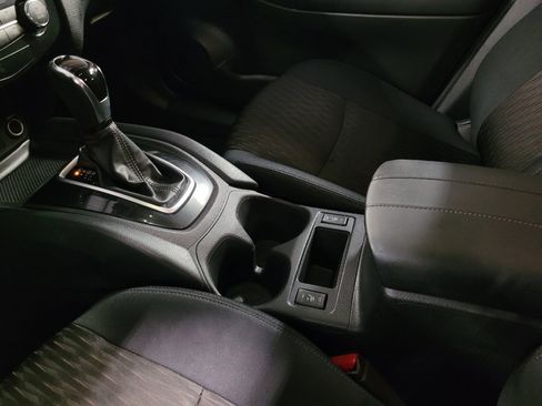 Used 2018 Nissan Rogue SV AWD/4WD image 26
