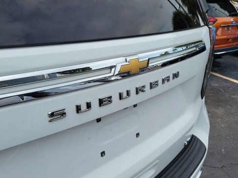 Used 2021 Chevrolet Suburban LT RWD image 7