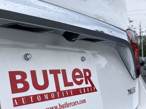 Used 2017 Toyota Camry XLE image 10