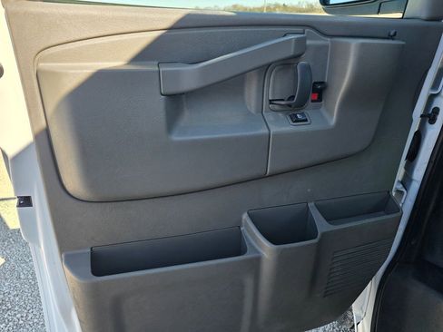 Used 2024 GMC Savana 2500 w/ Driver Convenience Package image 9