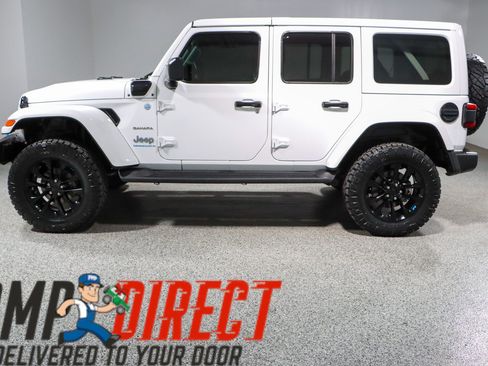Used 2023 Jeep Wrangler Unlimited Sahara w/ Cold Weather Group AWD/4WD image 11