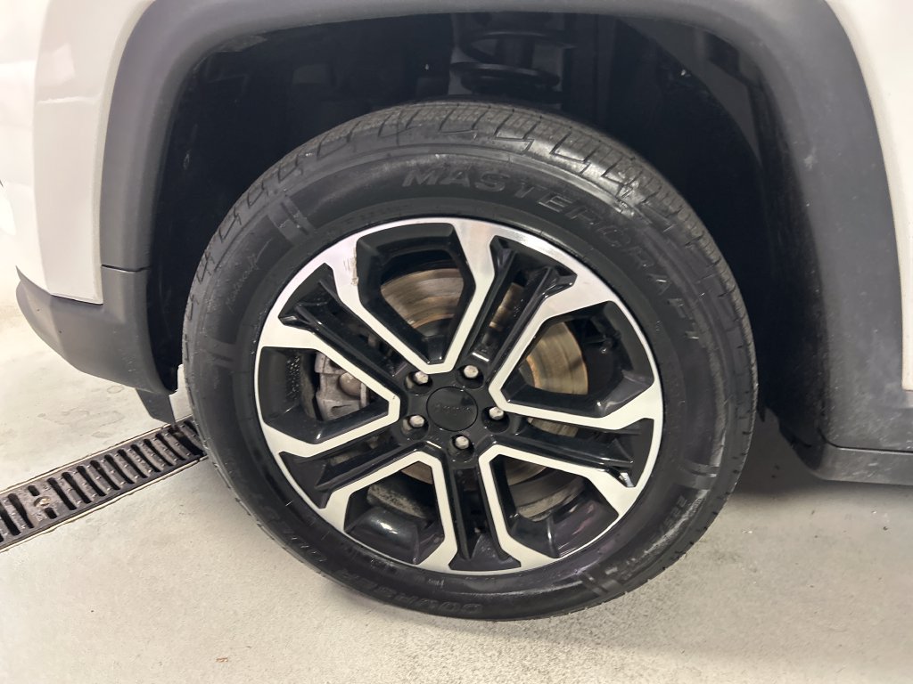 Used 2023 Jeep Compass Limited AWD/4WD image 9
