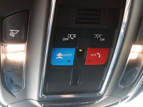Used 2024 Jeep Grand Cherokee Laredo AWD/4WD image 29