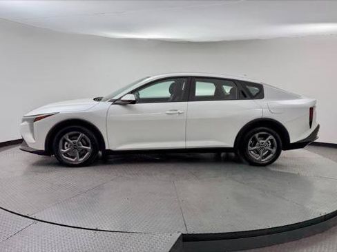 Used 2025 Kia K4 FWD image 3