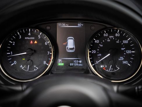 Used 2017 Nissan Rogue SV image 24