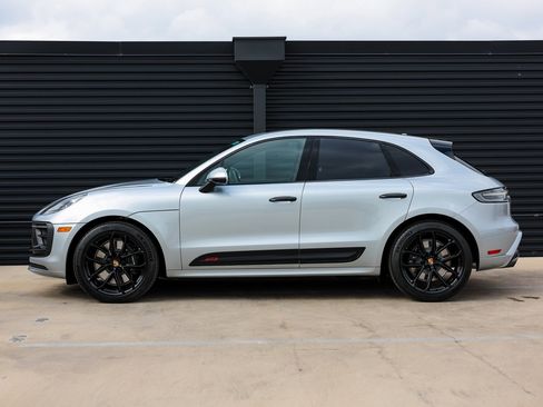 New 2026 Porsche Macan GTS image 2