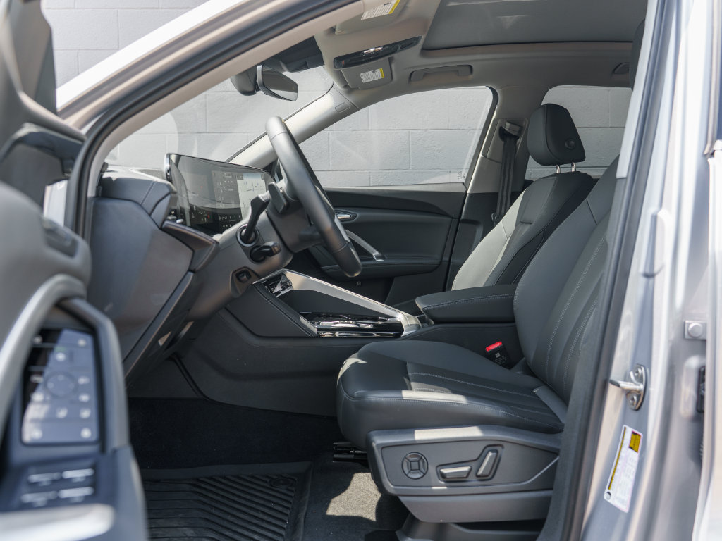 Certified 2025 Audi Q5 Premium w/ Convenience Package AWD/4WD image 17