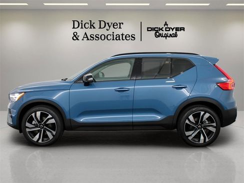 New 2025 Volvo XC40 B5 Ultra w/ Climate Package image 5