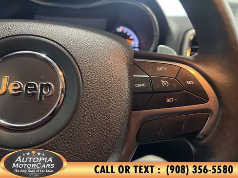Used 2018 Jeep Grand Cherokee Trailhawk AWD/4WD image 24