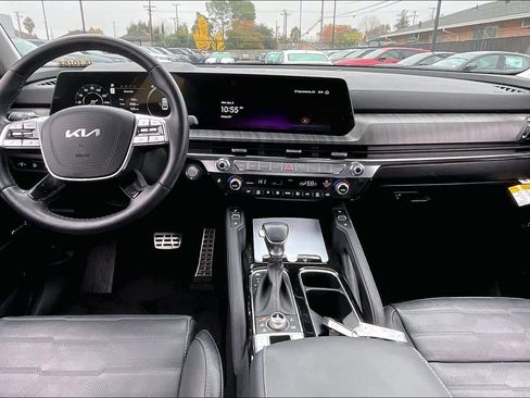 Used 2024 Kia Telluride SX Prestige w/ Towing Package image 17