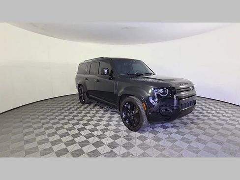 Used 2025 Land Rover Defender 130 X-Dynamic SE image 34