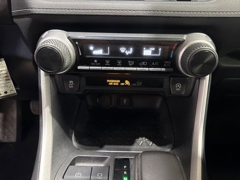 Used 2020 Toyota RAV4 LE image 25