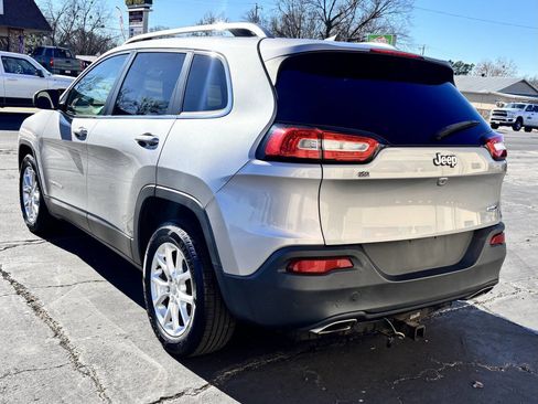 Used 2016 Jeep Cherokee Latitude image 2
