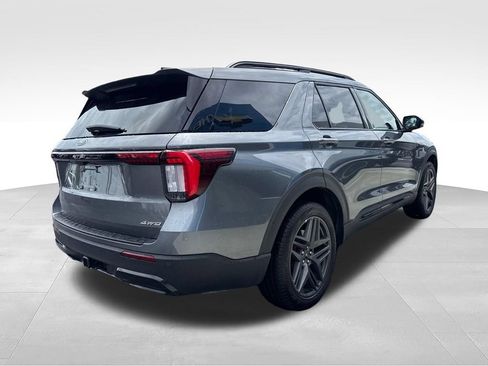Used 2025 Ford Explorer ST-Line w/ ST-Line Street Pack AWD/4WD image 6