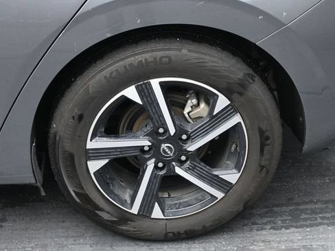 Used 2024 Nissan Sentra SV FWD image 39