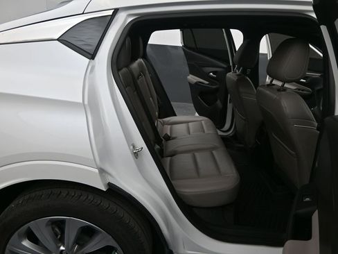 Used 2025 Buick Envista Avenir FWD image 32