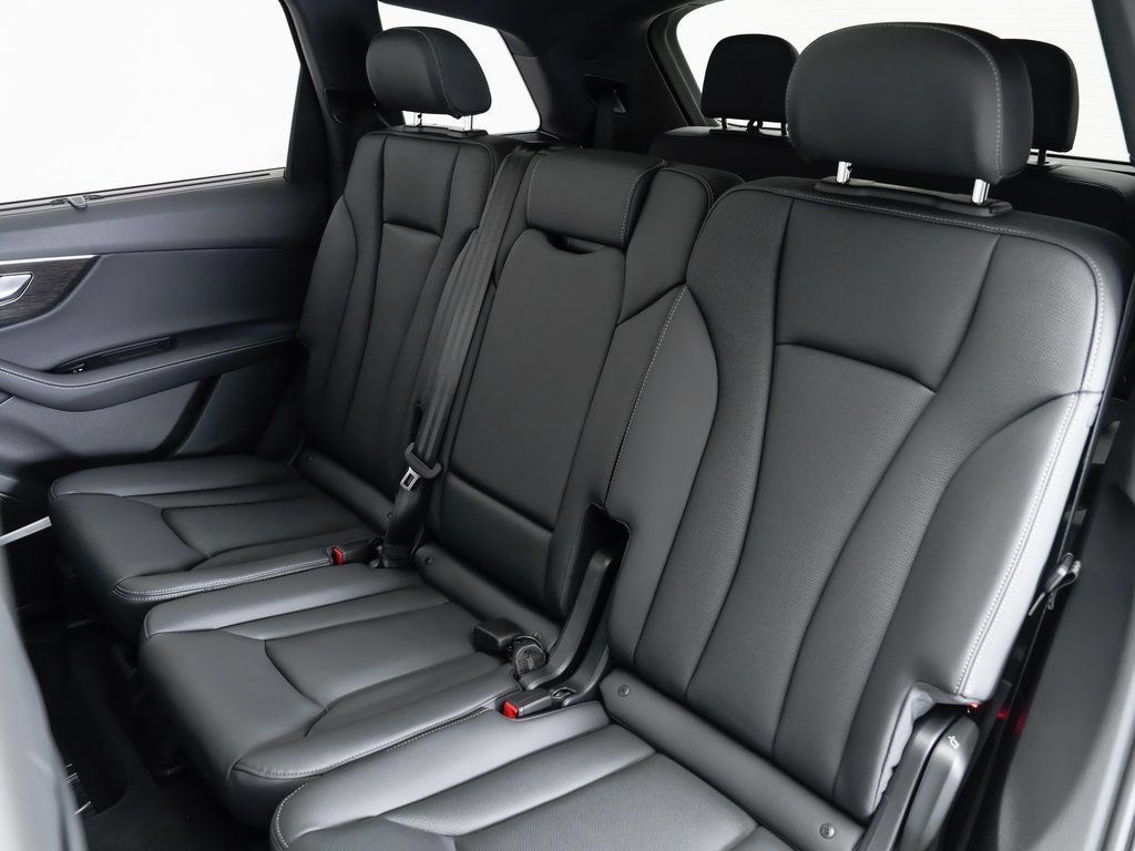 Certified 2025 Audi Q7 3.0T Premium Plus w/ Premium Plus Package AWD/4WD image 24