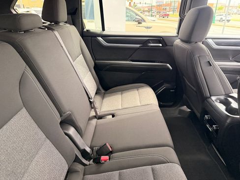 Used 2025 GMC Acadia Elevation FWD image 4