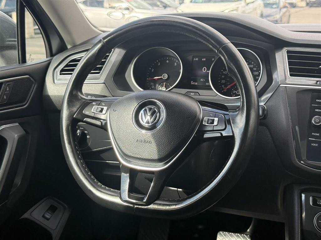 Used 2018 Volkswagen Tiguan SEL AWD/4WD image 25