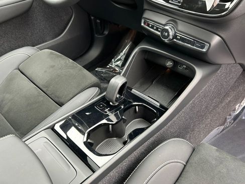 Used 2023 Volvo XC40 Recharge Plus image 36