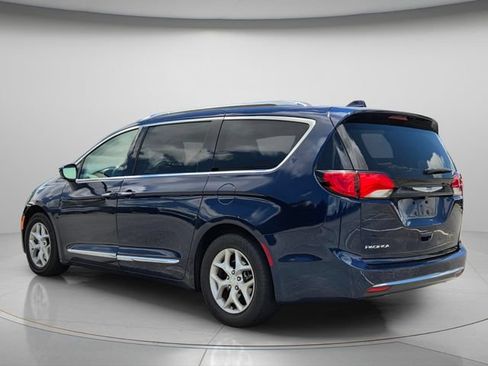 Used 2018 Chrysler Pacifica Touring-L Plus w/ Advanced Safetytec Group FWD image 4