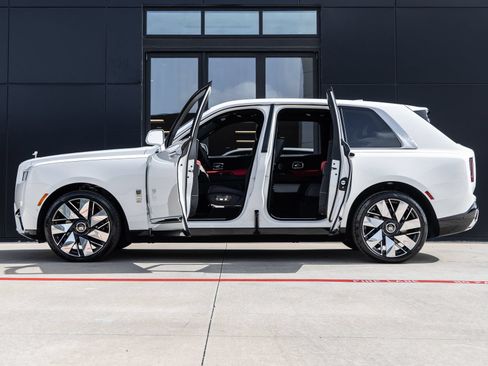 New 2026 Rolls-Royce Cullinan AWD/4WD image 11