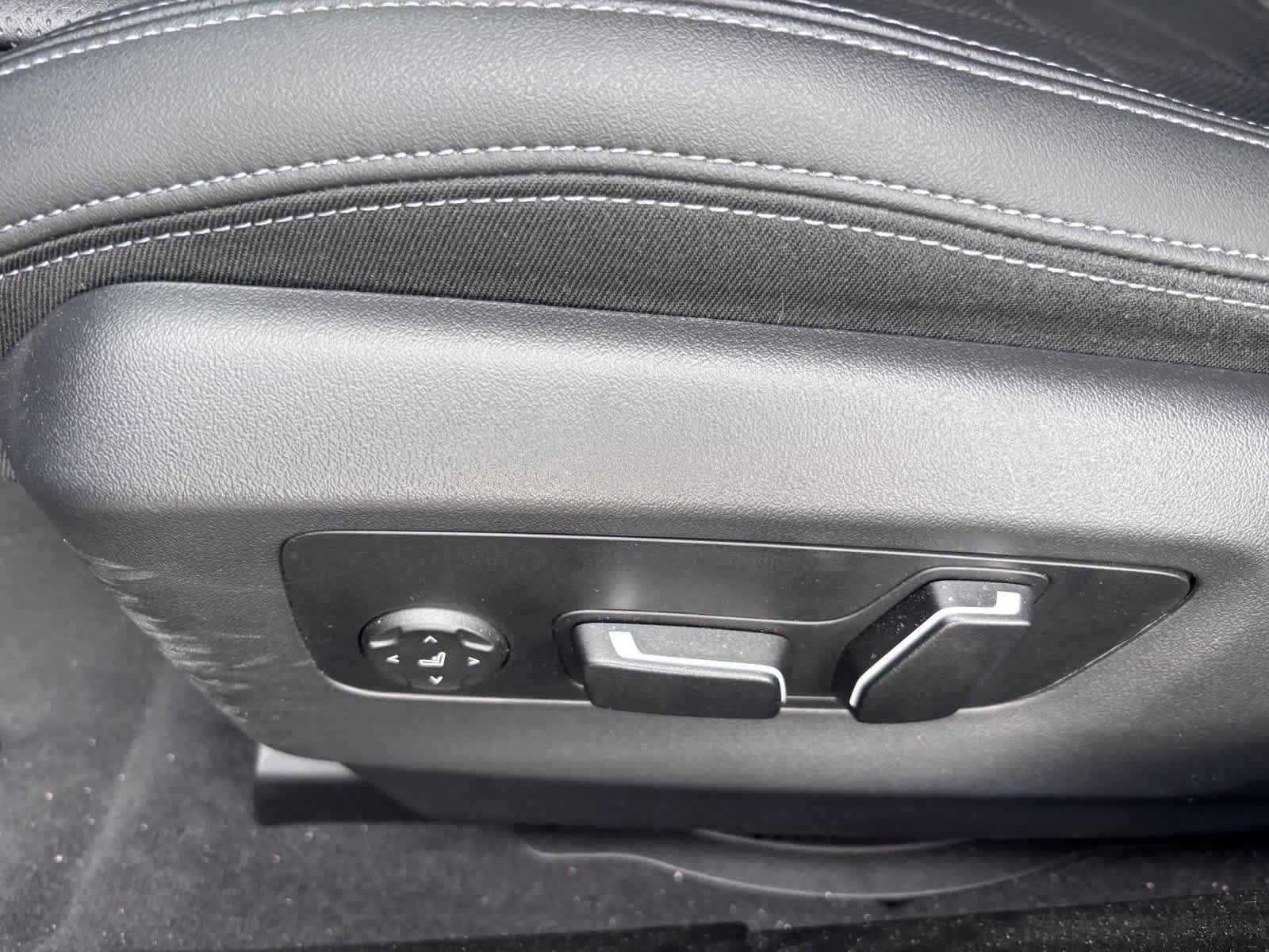 Used 2025 BMW 530i RWD image 13