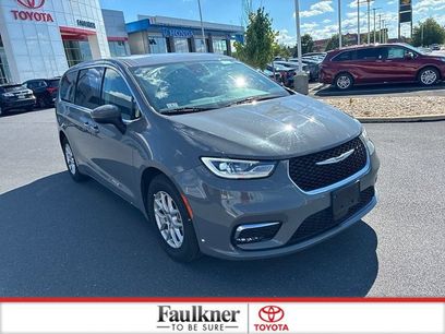 Used 2023 Chrysler Pacifica Touring-L