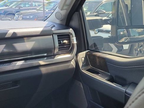Used 2024 Ford F250 Lariat w/ Sport Appearance Package AWD/4WD image 4