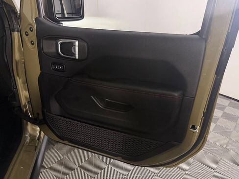 Used 2025 Jeep Wrangler Unlimited Rubicon AWD/4WD image 29