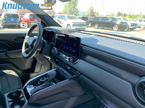 Used 2025 Chevrolet Colorado Trail Boss AWD/4WD image 12