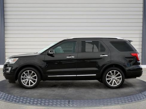 Used 2017 Ford Explorer Limited w/ Equipment Group 303A AWD/4WD image 4