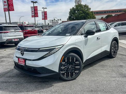 New 2026 Nissan Leaf Platinum+ image 2