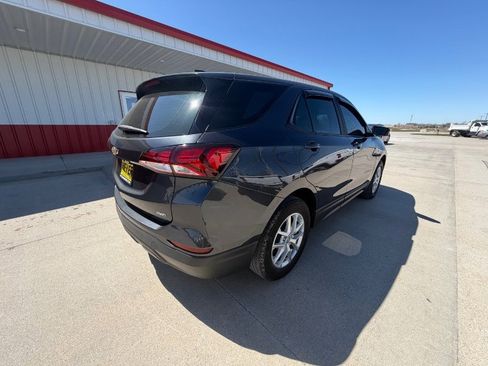 Used 2022 Chevrolet Equinox LS image 8