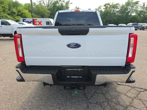 Used 2025 Ford F250 XLT w/ FX4 Off-Road Package AWD/4WD image 9